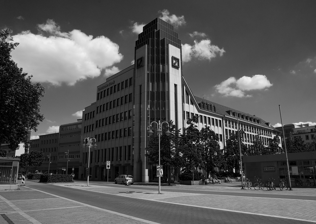Gebäude der Deutschen Bank in Bochum (deep-resonance.)