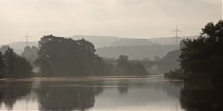 Die stille Ruhr am Morgen. (2)